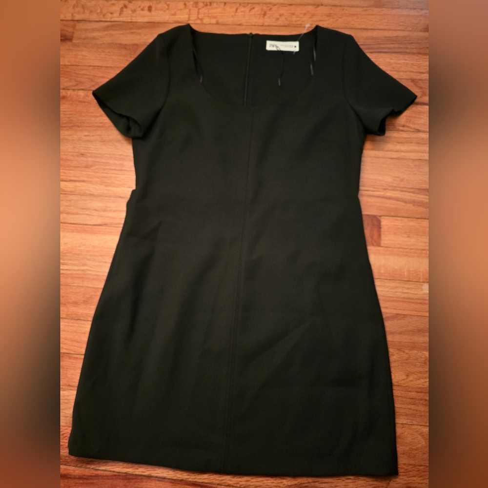 Classic Short Sleeve Black Dress - Picture 4 of 15